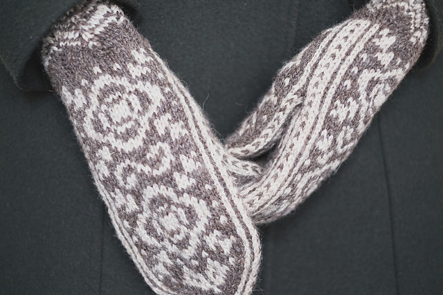 Alice Mittens by Dianna Walla