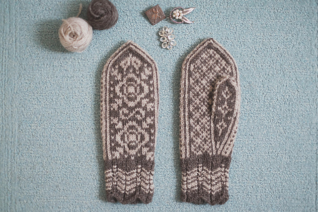 Alice Mittens by Dianna Walla