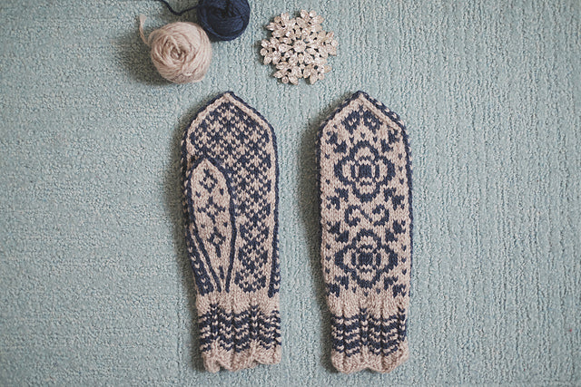 Alice Mittens by Dianna Walla