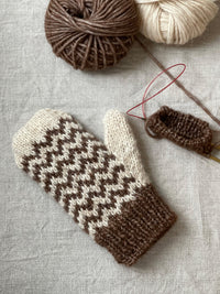 Zigzag Mittens in Snefnug by Trine Meulengracht