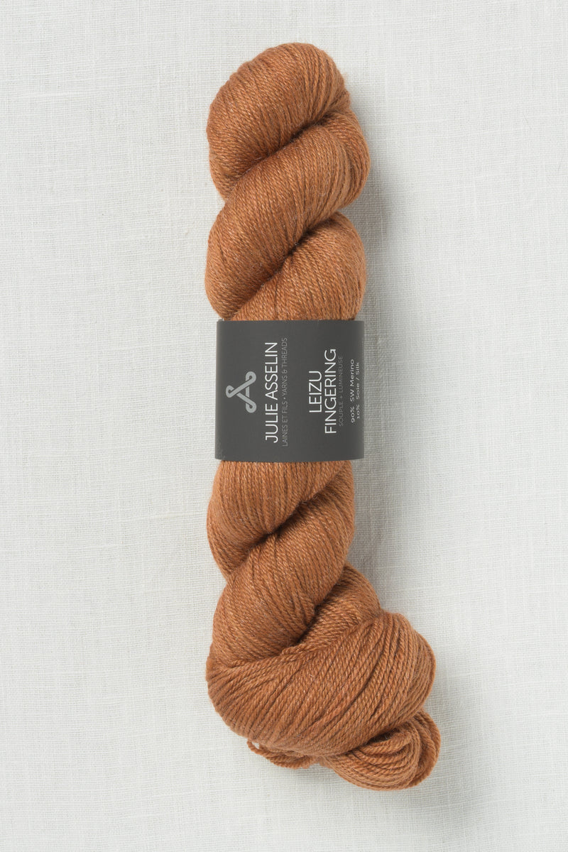 Julie Asselin Leizu Fingering Renard