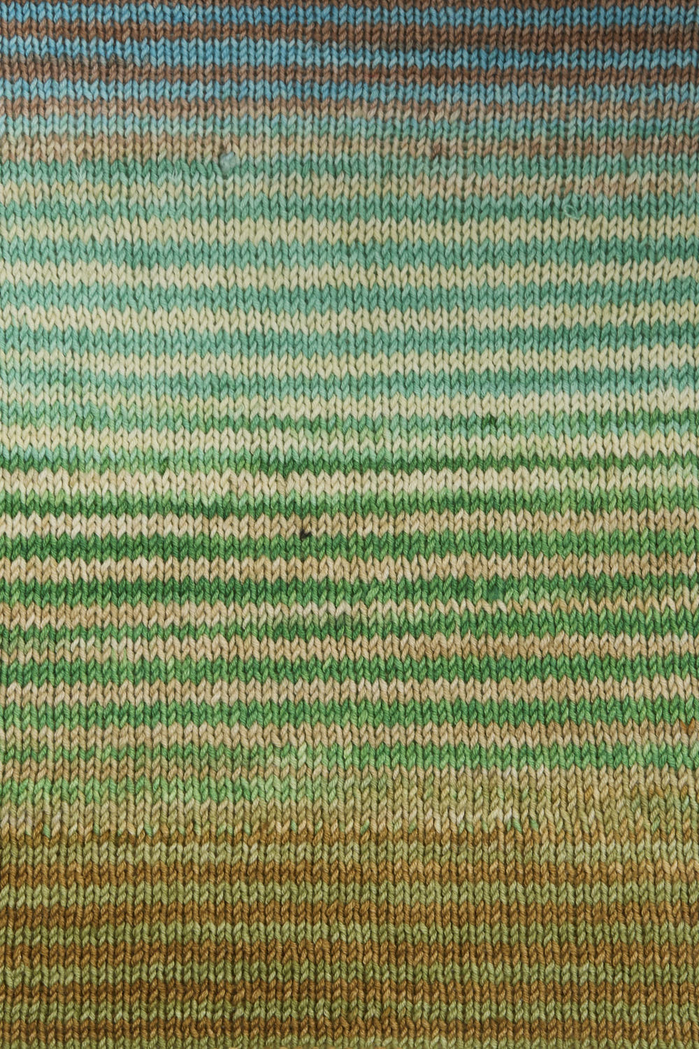 Urth Yarns Uneek DK 6034 swatch