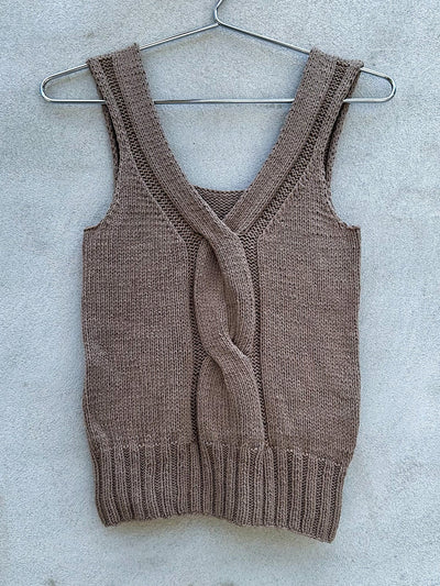 Twisted V-top by Pernille Larsen