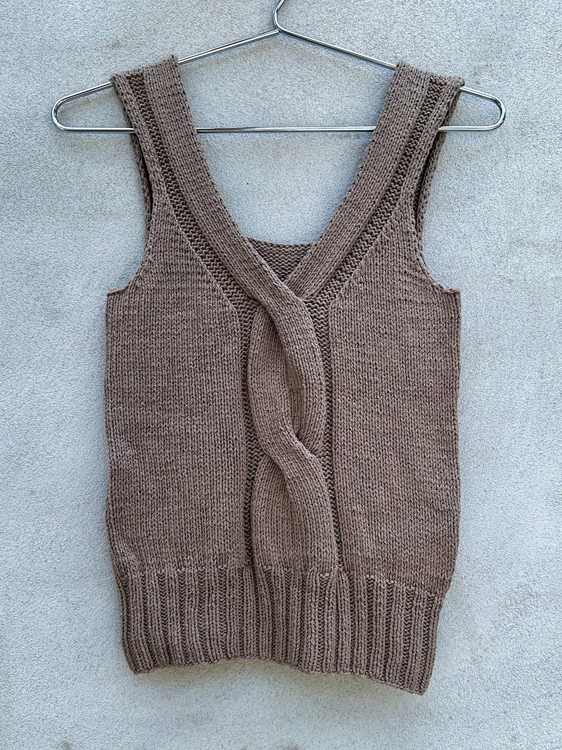 Twisted V-top by Pernille Larsen