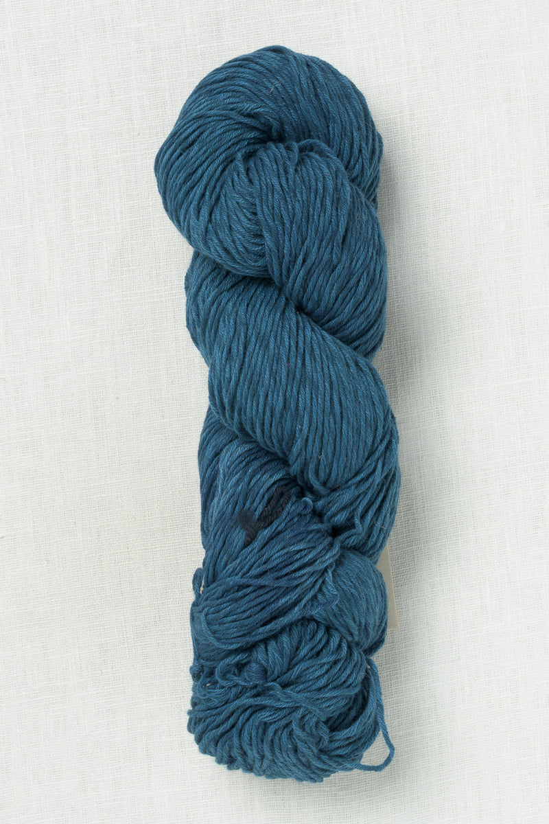 Urth Yarns Etesia DK Whale
