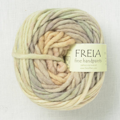 Freia Ombre Super Bulky Oyster