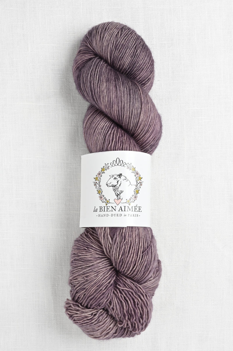 Printemps - Écheveau violet - Laine d'exception teinte main Printemps - Écheveau violet - Laine d'exception teinte main