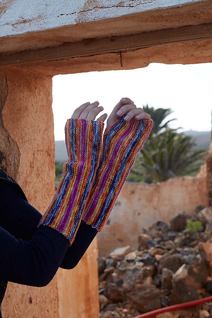 SIDEWARD SPIN by WOOLADDICTS Design Team