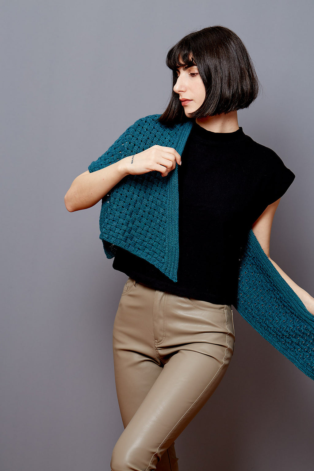 Attabi Shawl by Nina Holubcova