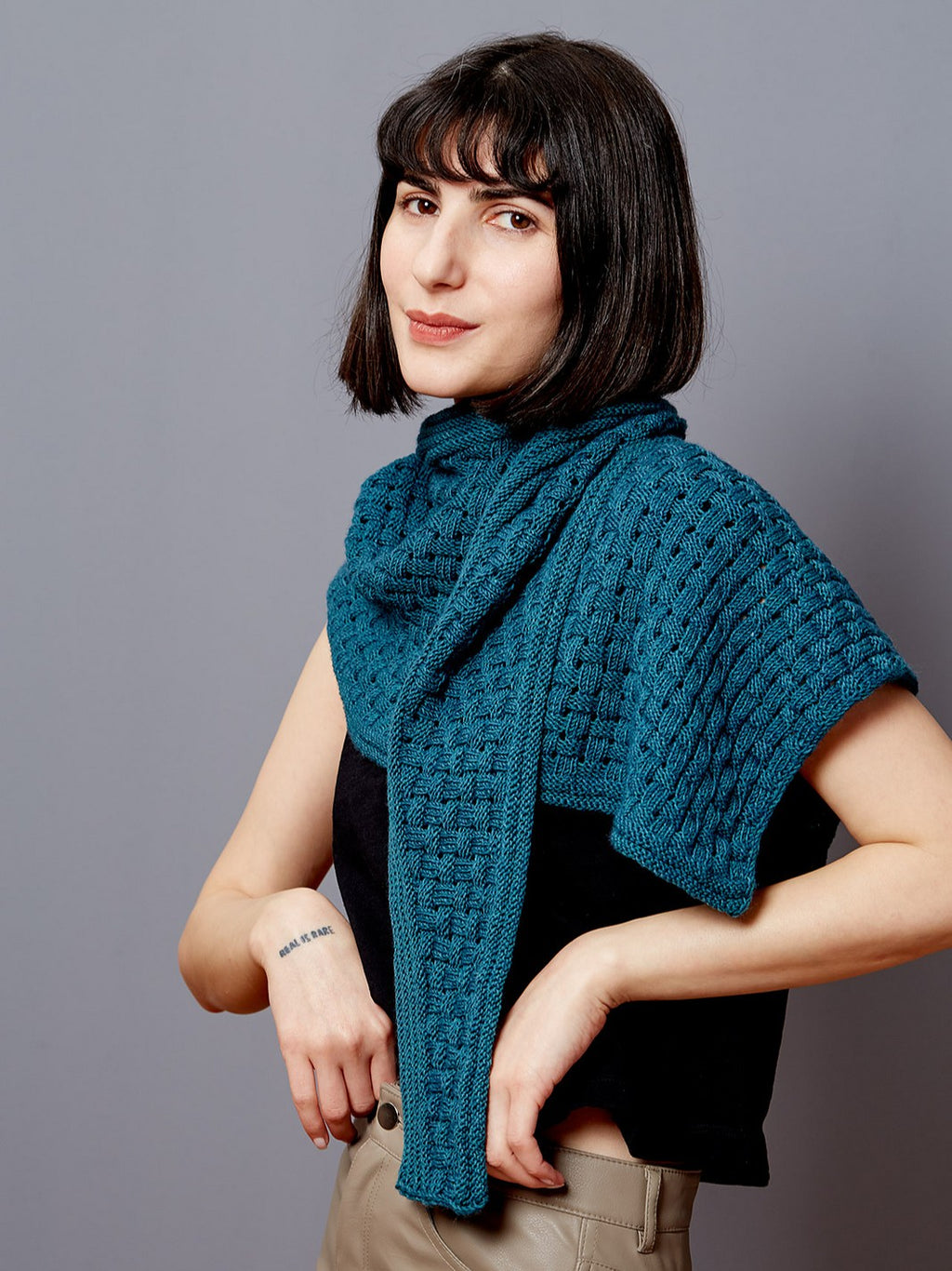 Attabi Scarf by Nina Holubcova