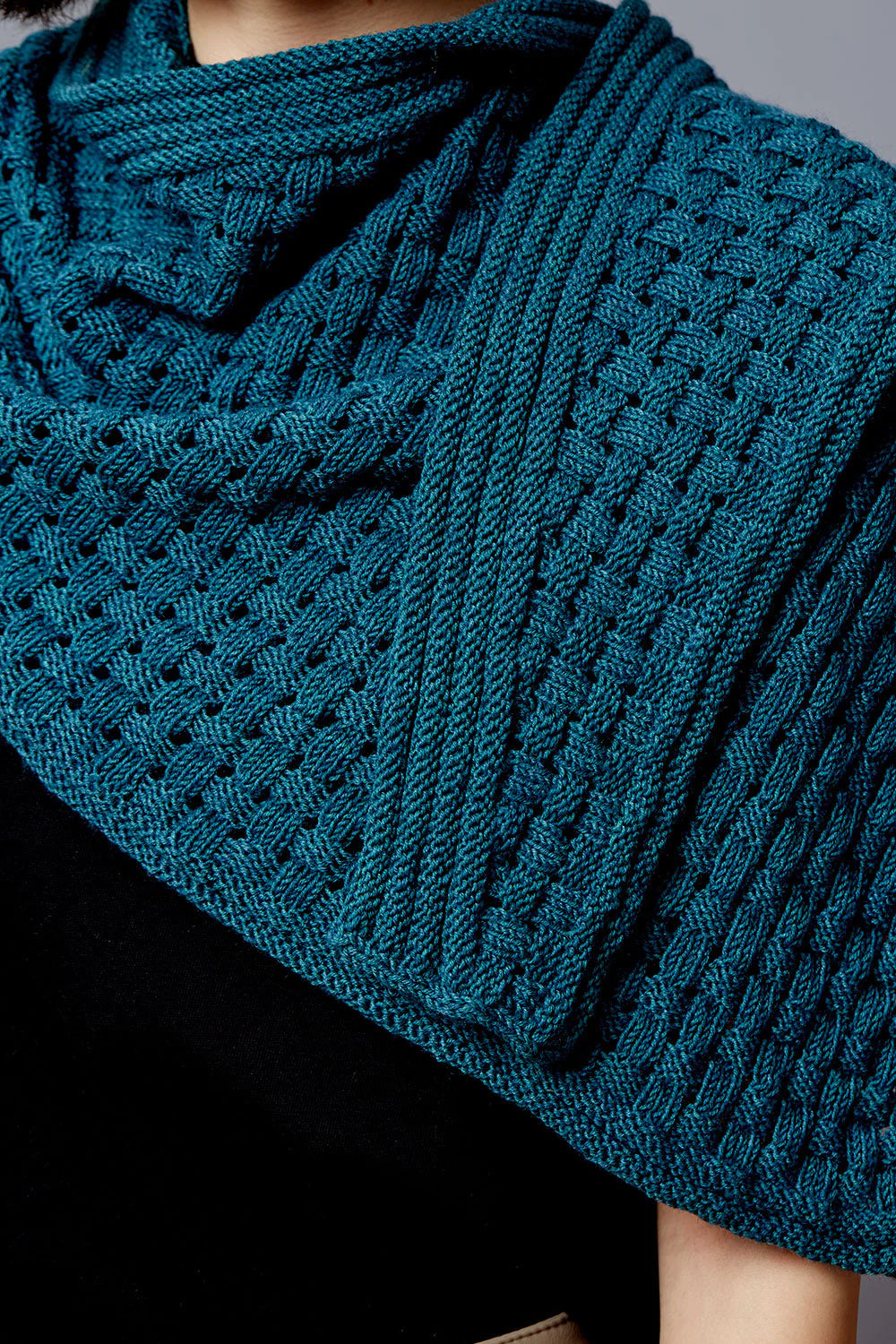 Attabi Scarf by Nina Holubcova