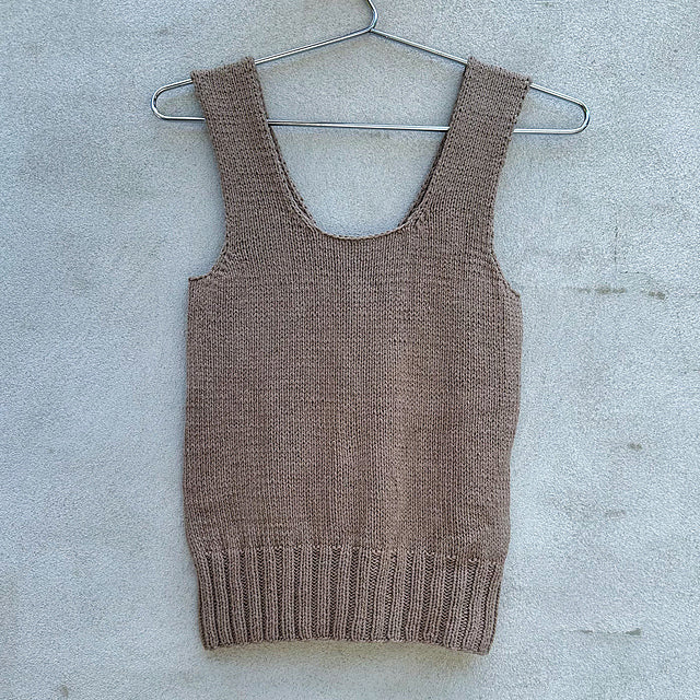 Twisted V-top by Pernille Larsen