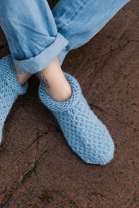 Laine Soothing Stitches Knits for a Quiet Mind by Paulina Kuunsola