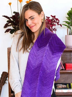 Monokrom Worsted Chevron Scarf by Urth Yarns