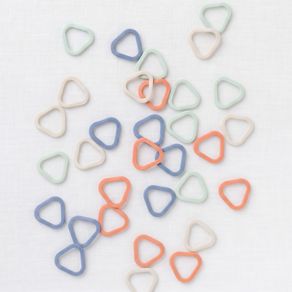 Clover Soft Stitch Markers Triangle Medium