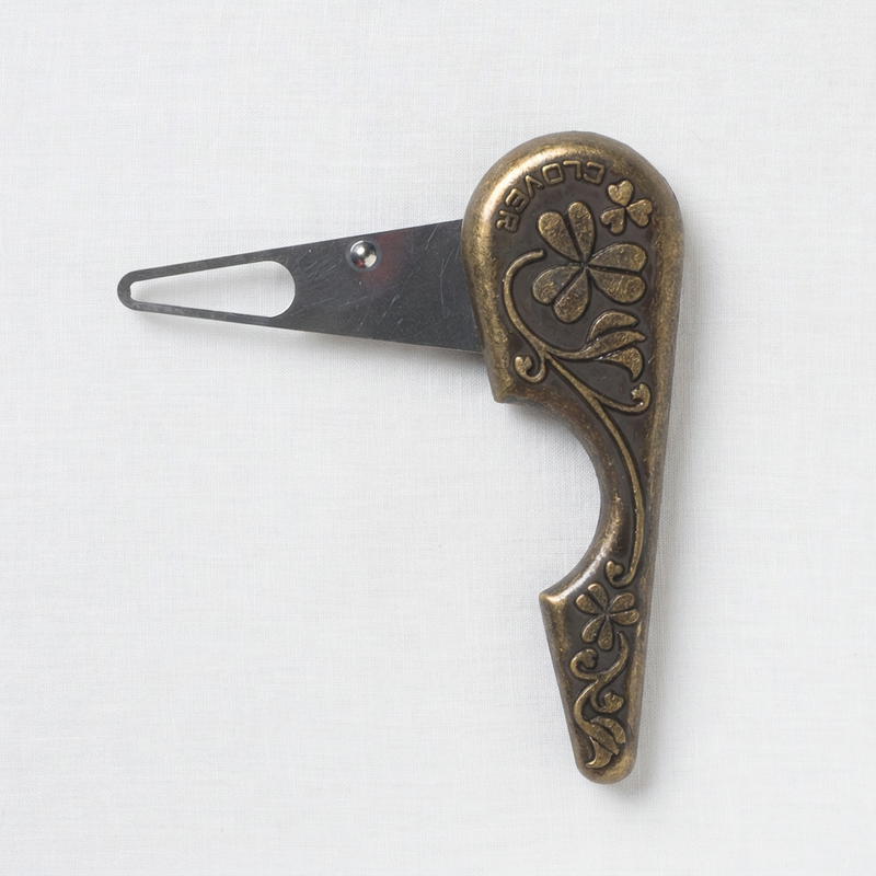 Clover Antique Yarn Threader
