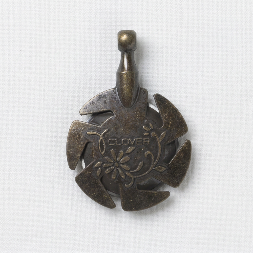 Clover Yarn Cutter Pendant Antique Gold