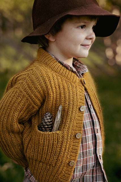 Lakeside Stitches: Gentle Knits from the North by Ronja Hakalehto