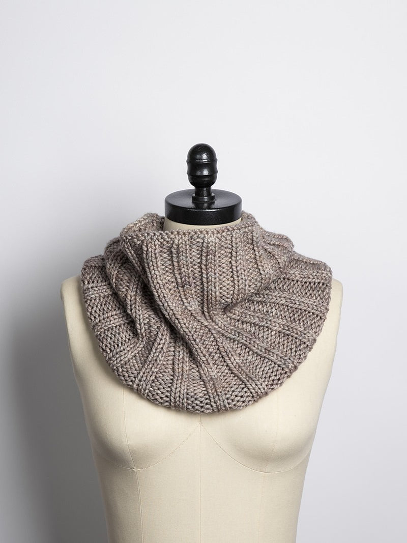 Simple-Cowl by Nancy Ekvall