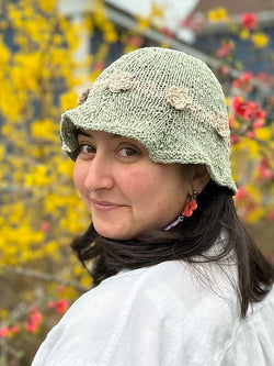 Daisy Chain (Knit) by Mel Kennelly