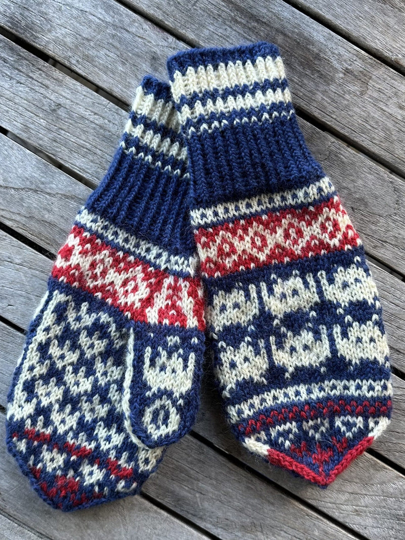 Nordic Invaders Mitten