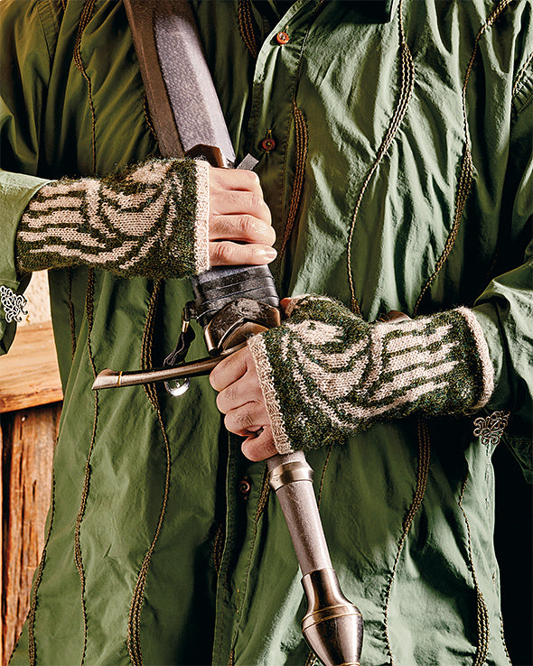 The Fellowship of the Knits: The Unofficial Lord of the Rings Knitting Book by Tanis Gray