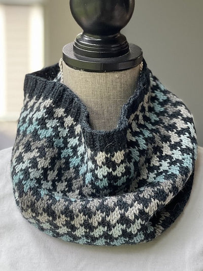 Houndstooth Cowl by Raging Wool