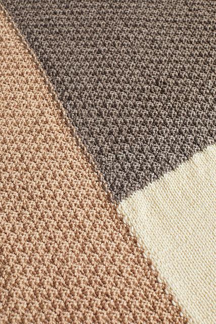 Juxtaposition by Universal Yarn Design Team