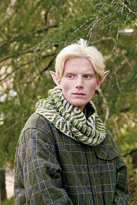 The Fellowship of the Knits: The Unofficial Lord of the Rings Knitting Book by Tanis Gray