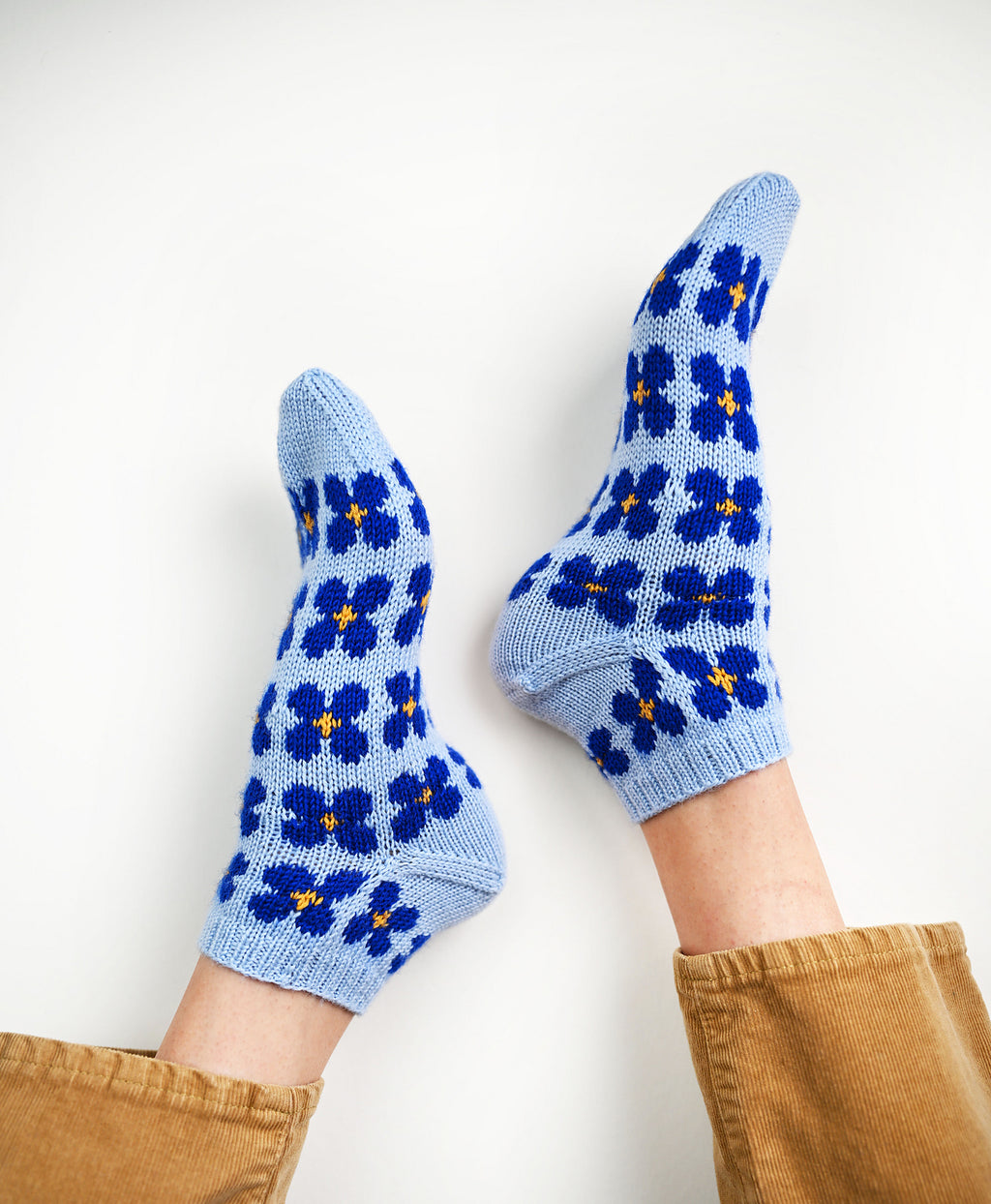 The Sock Obsession: Supercool Socks to Knit and Show Off by Summer Lee