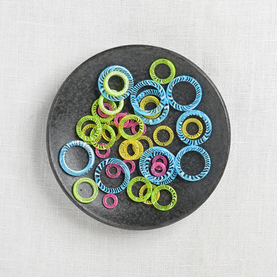 BronaGrand 150pcs Plastic Knit Knitting Stitch Markers Rings Crochet Stitch Marker Ring Hard Stitch Ring Markers, 3 Sizes