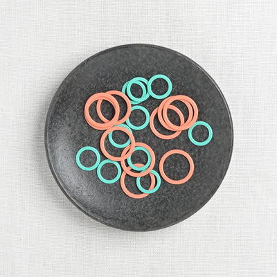 Clover Jumbo Stitch Ring Markers 20 ct. (10 large, 10 small)