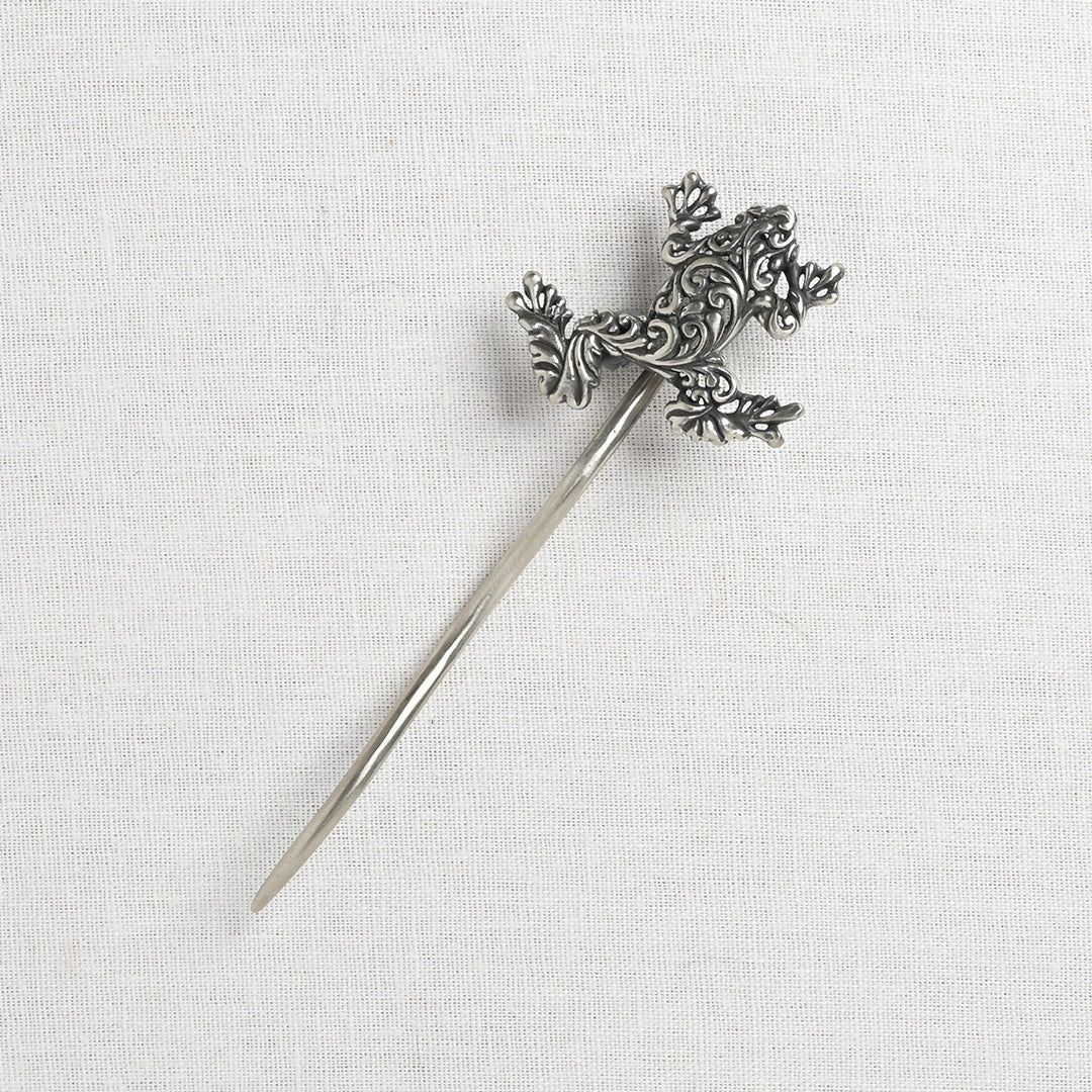 JUL Designs Filigree Tree Frog Shawl Stick, White Brass – Wool and Company