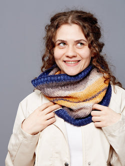 Cubes & Hues Cowl